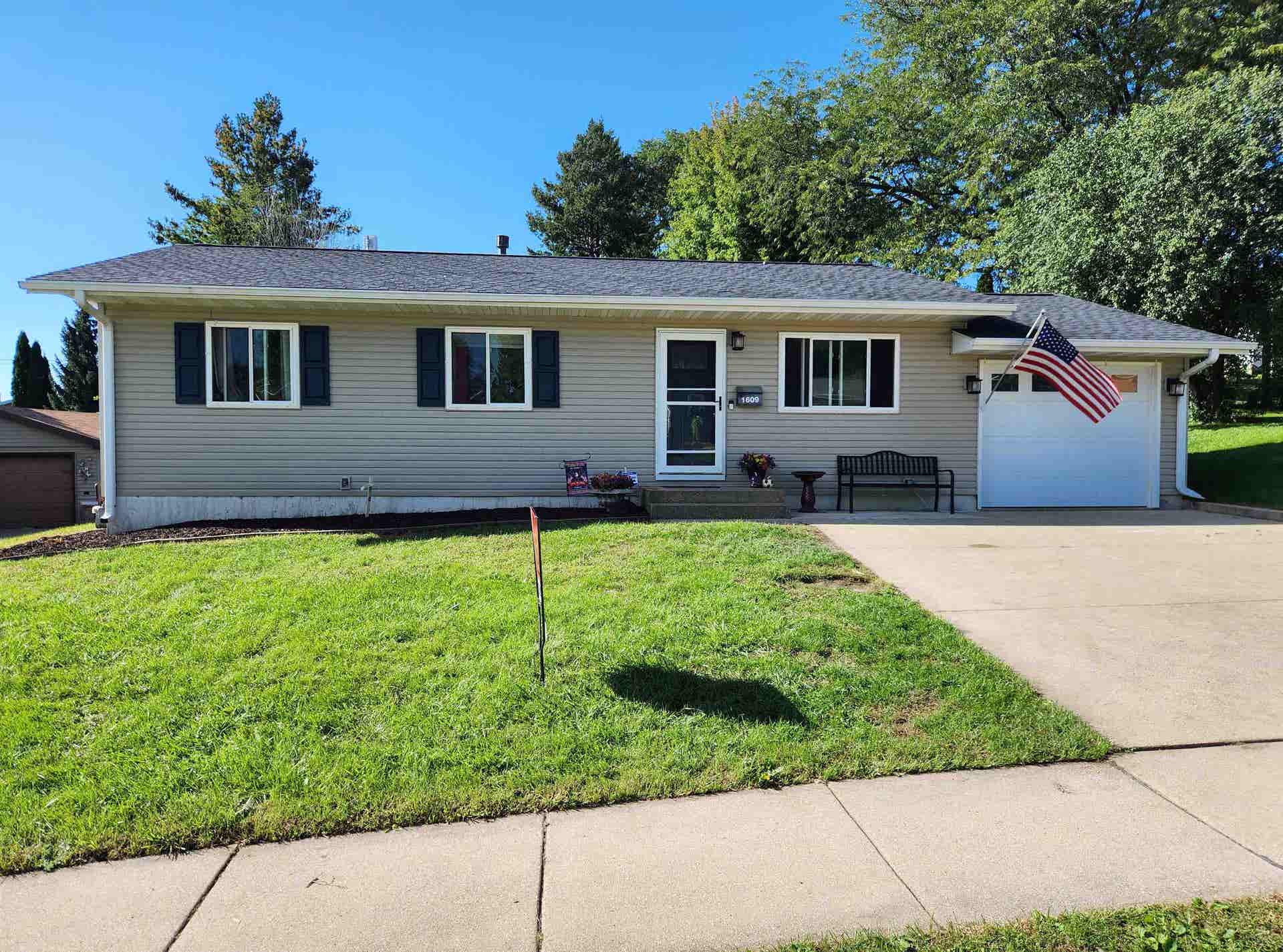 1609 Scenic View Drive, Dubuque, IA 52001 1609 Scenic View Drive, Dubuque, IA 52001