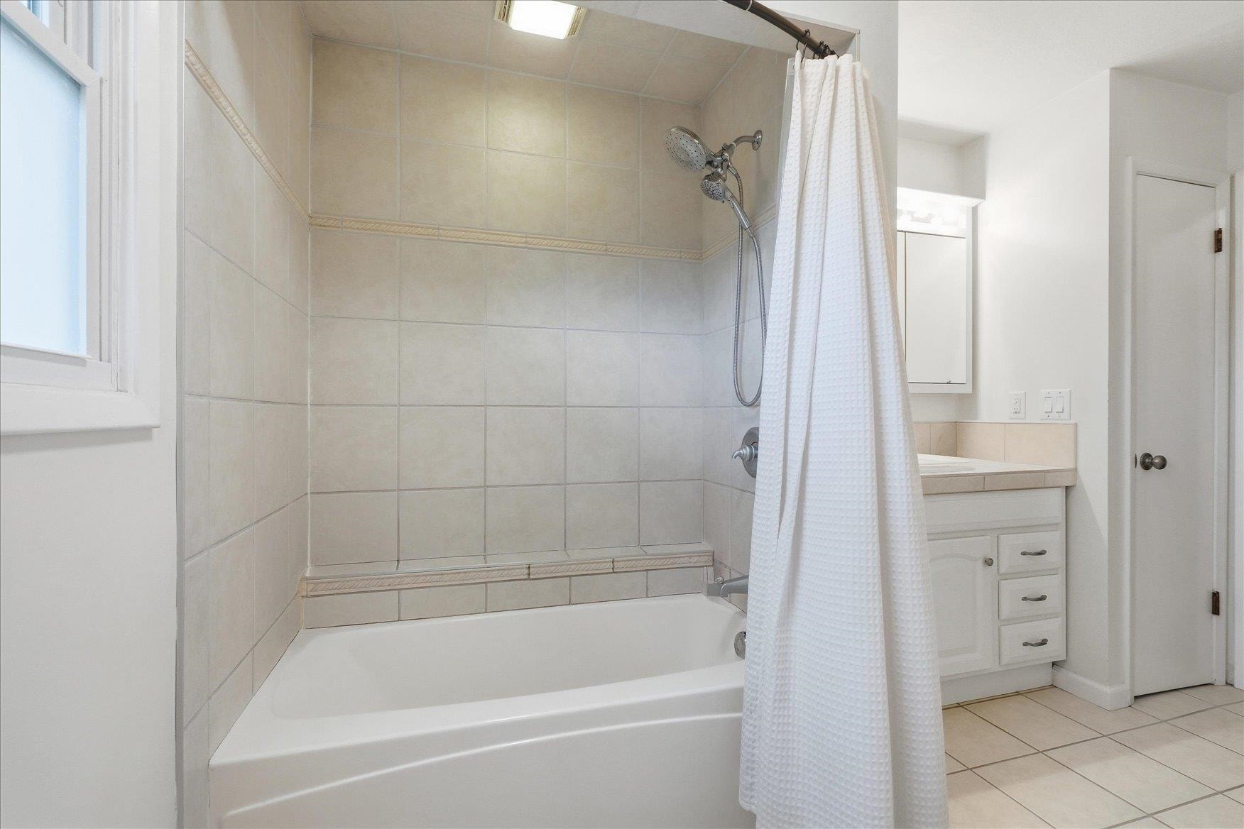 3326 Kimberly Drive, Dubuque, IA 52002 3326 Kimberly Drive, Dubuque, IA 52002