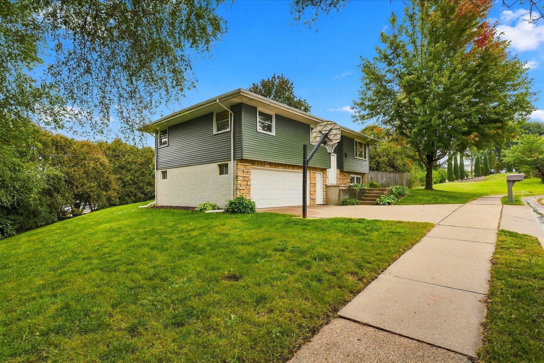 3326 Kimberly Drive, Dubuque, IA 52002 3326 Kimberly Drive, Dubuque, IA 52002