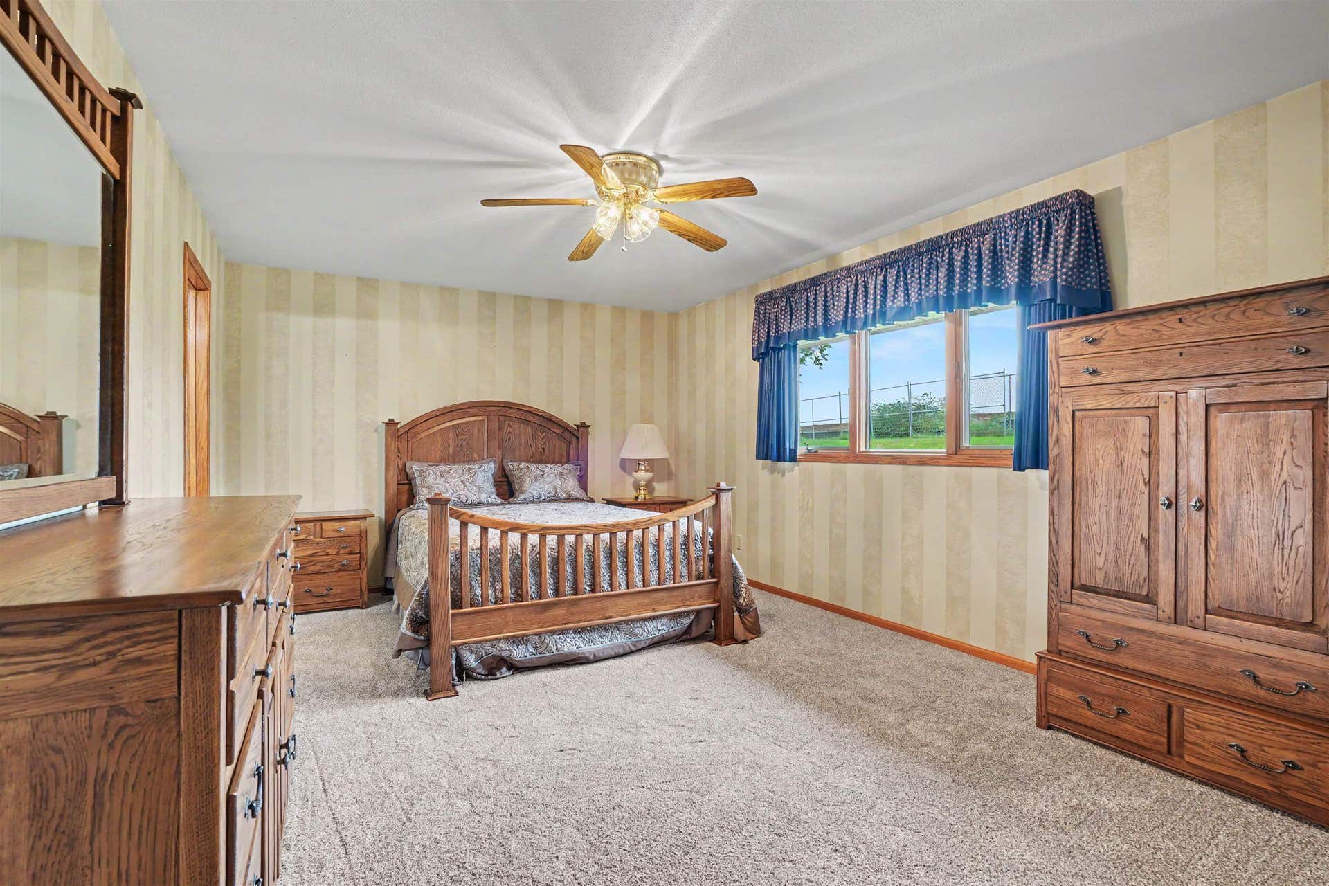 2305 Buckskin Circle, Dubuque, IA 52001 2305 Buckskin Circle, Dubuque, IA 52001