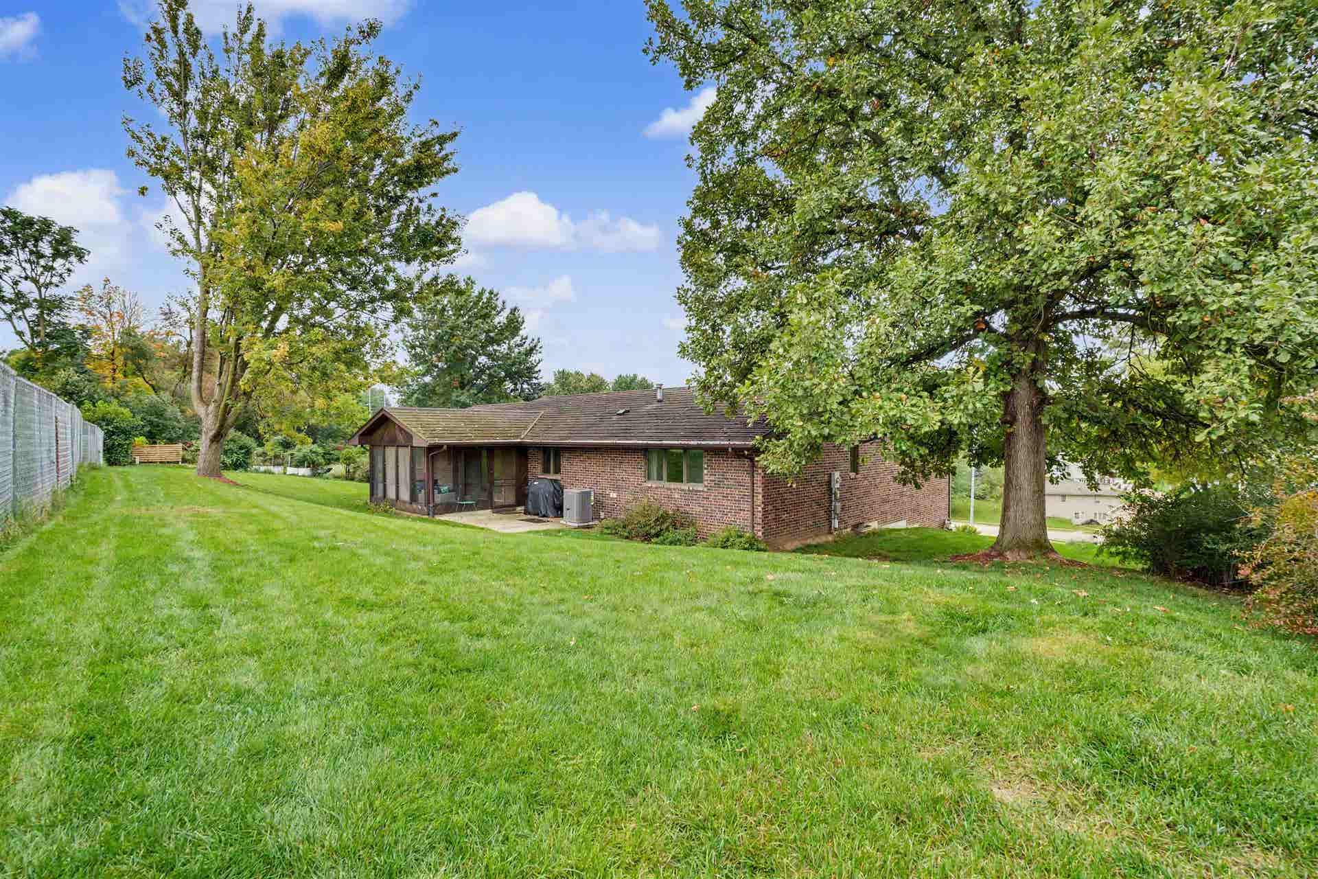 2305 Buckskin Circle, Dubuque, IA 52001 2305 Buckskin Circle, Dubuque, IA 52001