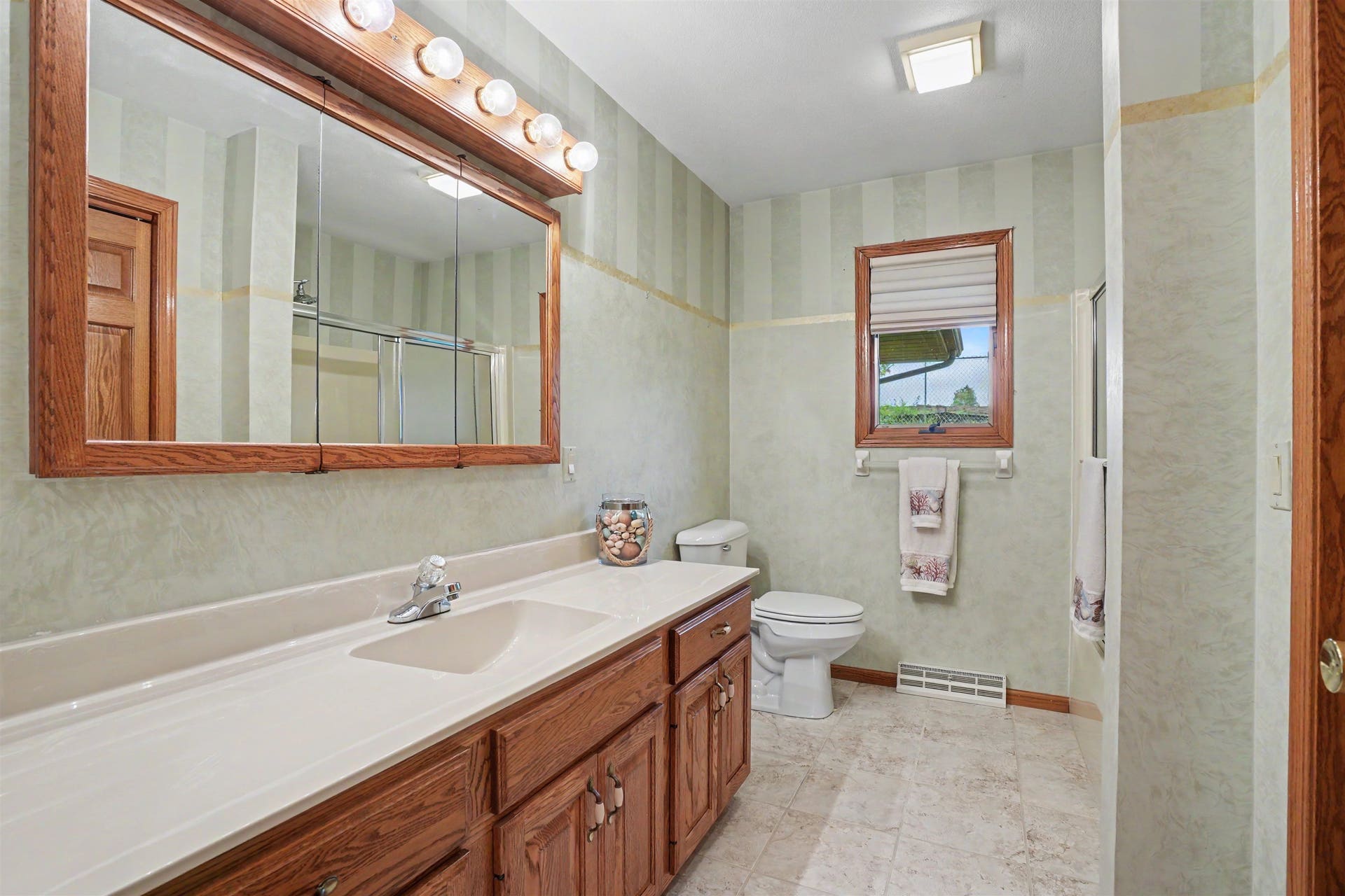 2305 Buckskin Circle, Dubuque, IA 52001 2305 Buckskin Circle, Dubuque, IA 52001