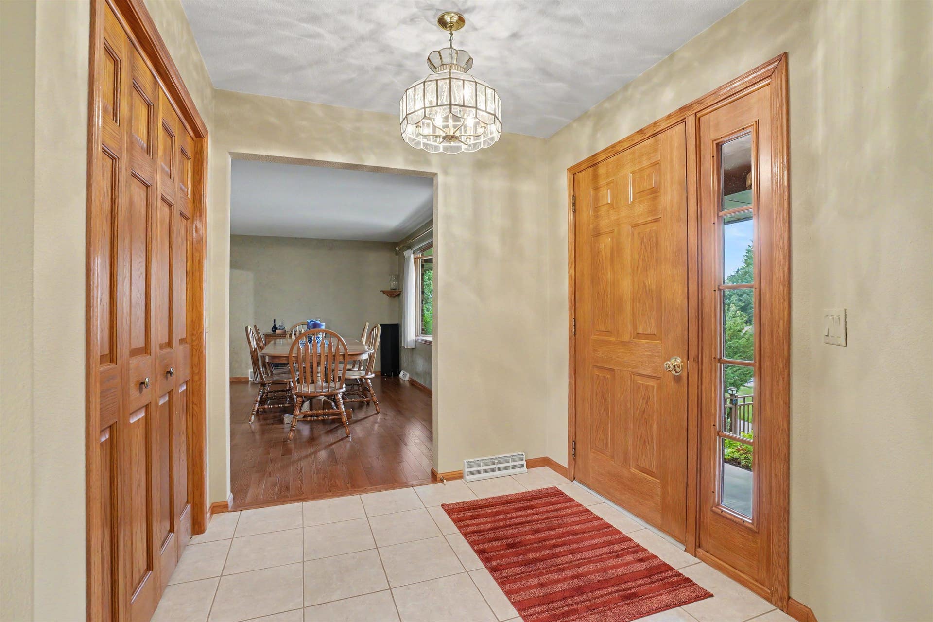 2305 Buckskin Circle, Dubuque, IA 52001 2305 Buckskin Circle, Dubuque, IA 52001