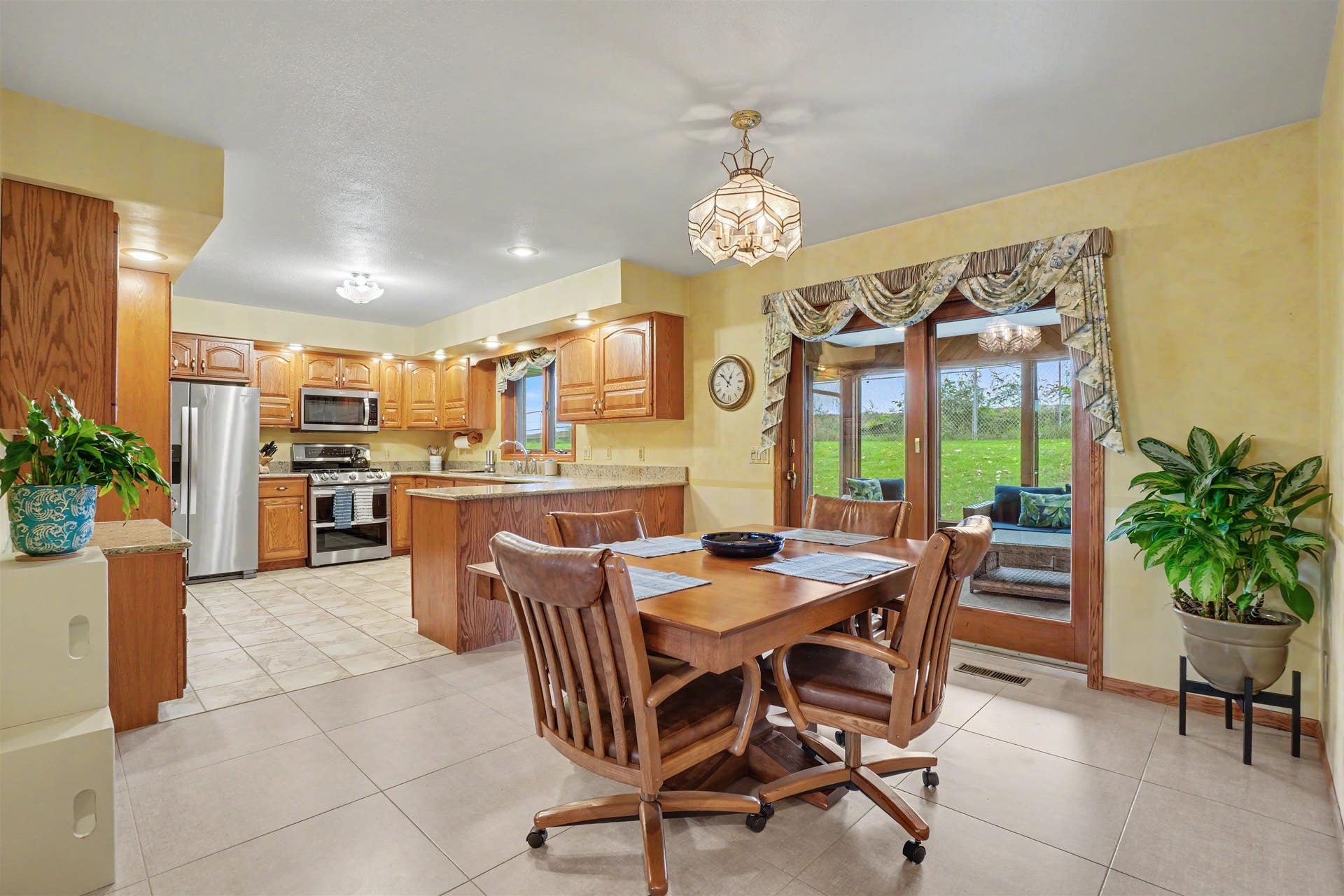 2305 Buckskin Circle, Dubuque, IA 52001 2305 Buckskin Circle, Dubuque, IA 52001