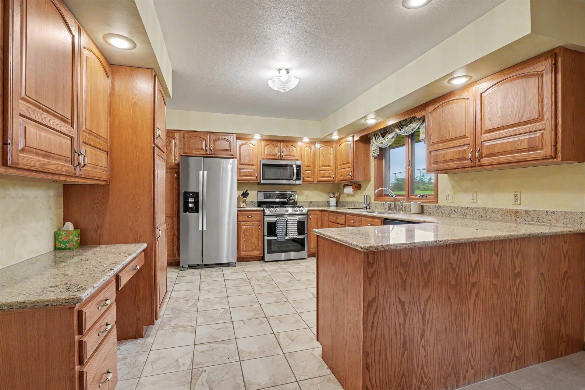 2305 Buckskin Circle, Dubuque, IA 52001 2305 Buckskin Circle, Dubuque, IA 52001