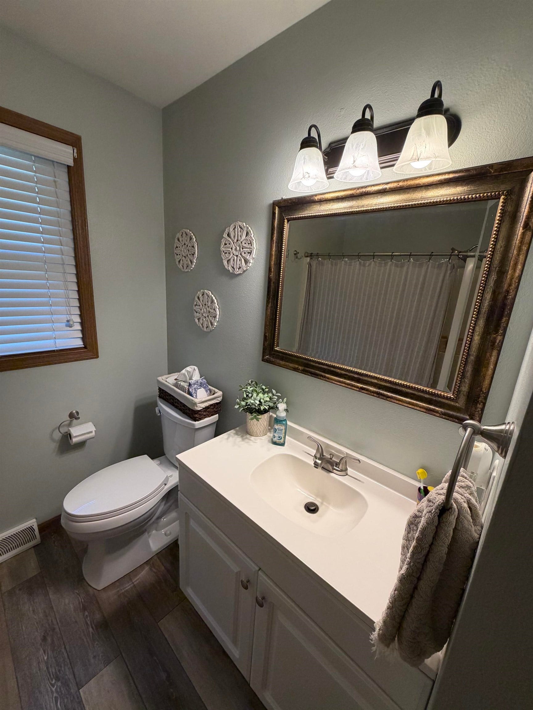 2464 Hempstead Street, Dubuque, IA 52001 2464 Hempstead Street, Dubuque, IA 52001
