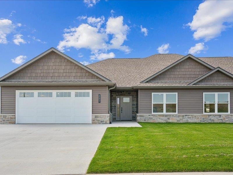 257 Gavin Circle, Peosta, IA 52068 257 Gavin Circle, Peosta, IA 52068