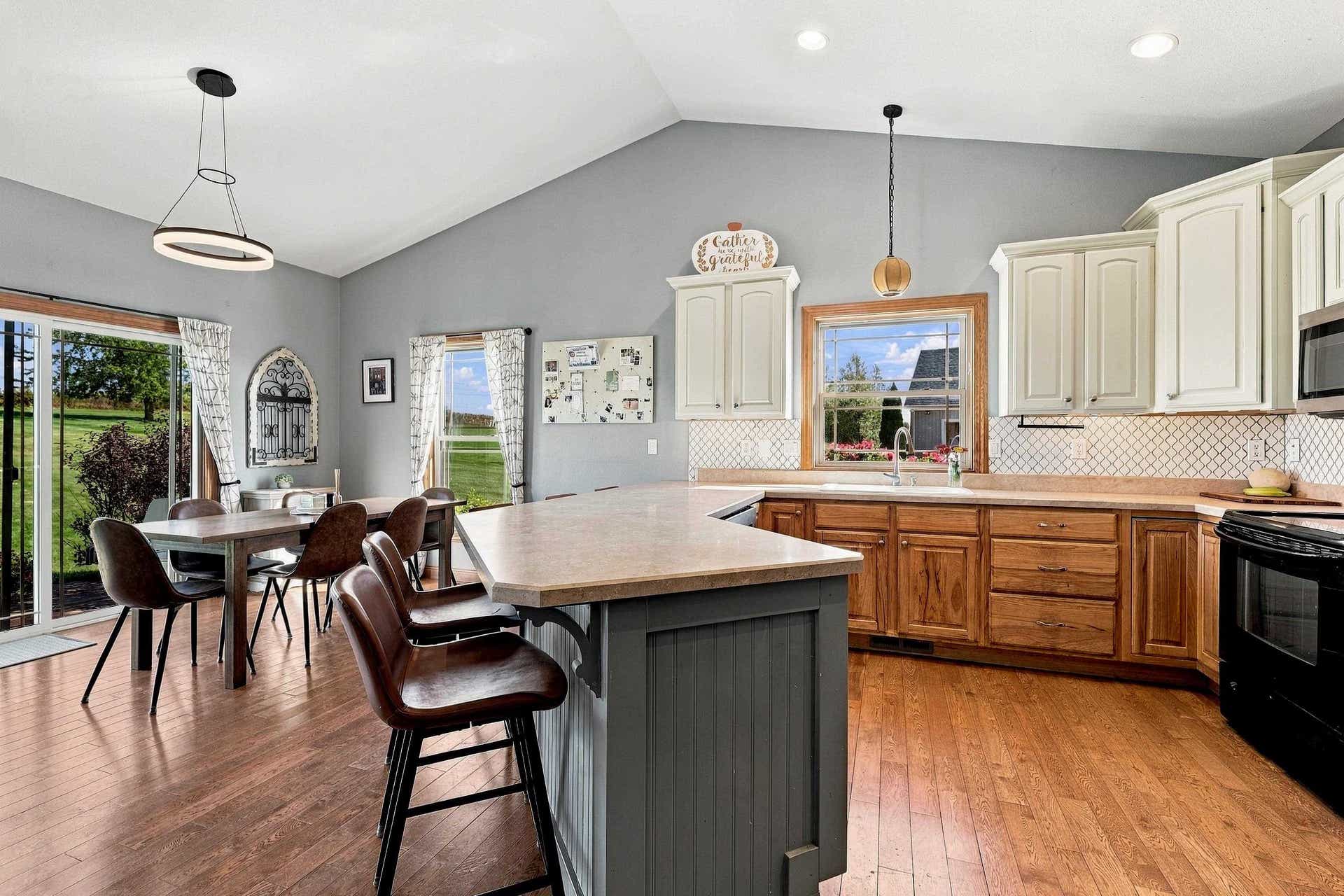 7460 Prairie View Lane, Dubuque, IA 52003 7460 Prairie View Lane, Dubuque, IA 52003