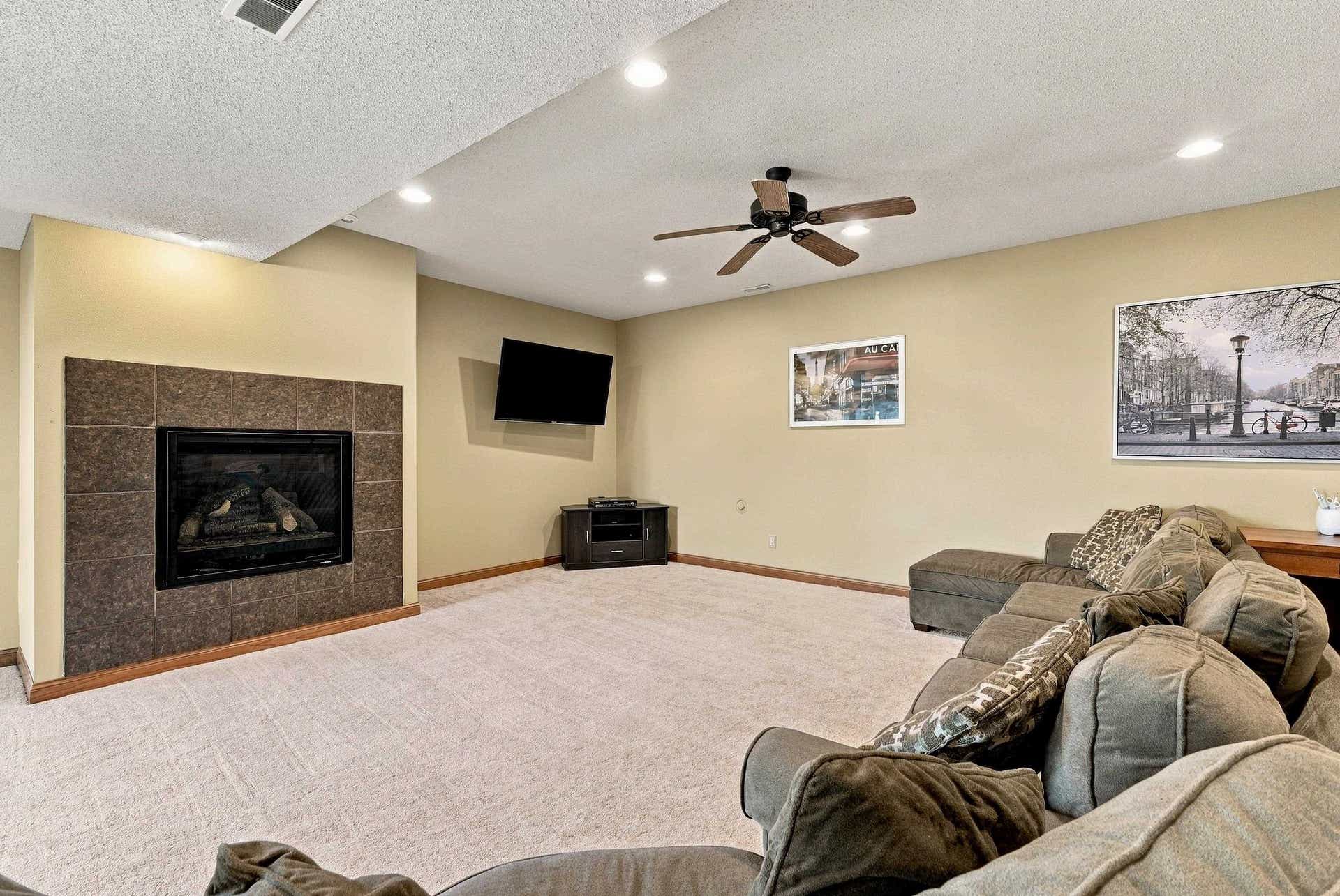 7460 Prairie View Lane, Dubuque, IA 52003 7460 Prairie View Lane, Dubuque, IA 52003