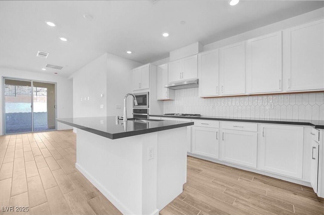 52 Via Montoro, Henderson, NV 89011 52 Via Montoro - Ready Now!