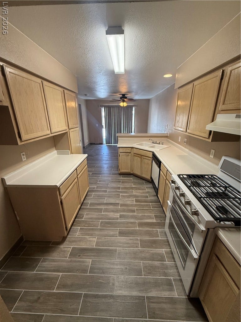 2823 Shannon Cove Drive, Henderson, NV 89074 Gleaming wood-look tile floors anchor this classic kitchen layout.
