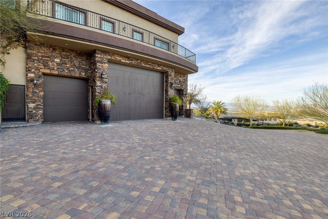 472 Saint Moritz Drive, Henderson, NV 89012 472 Saint Moritz Drive, Henderson, NV 89012