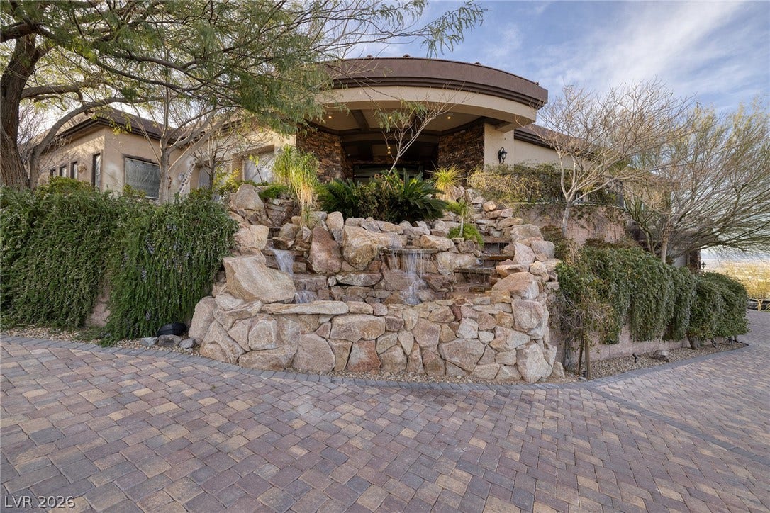 472 Saint Moritz Drive, Henderson, NV 89012 472 Saint Moritz Drive, Henderson, NV 89012