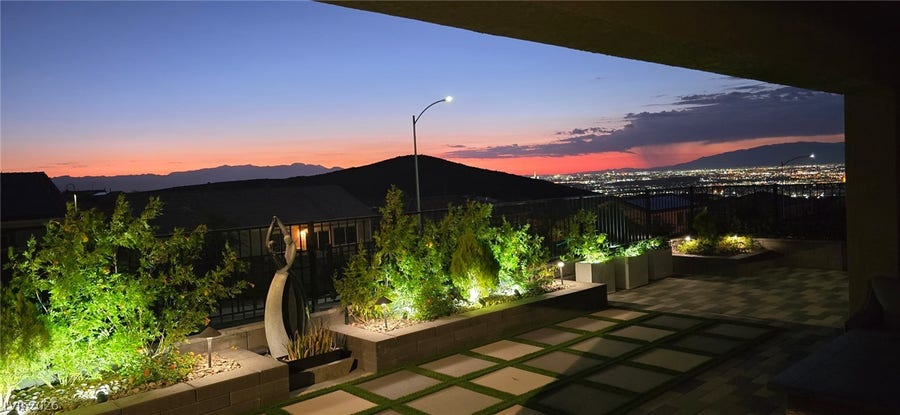 333 Crimson Edge Street Henderson, NV 89012 4 Bed 5 Baths 3,325 sq ft
