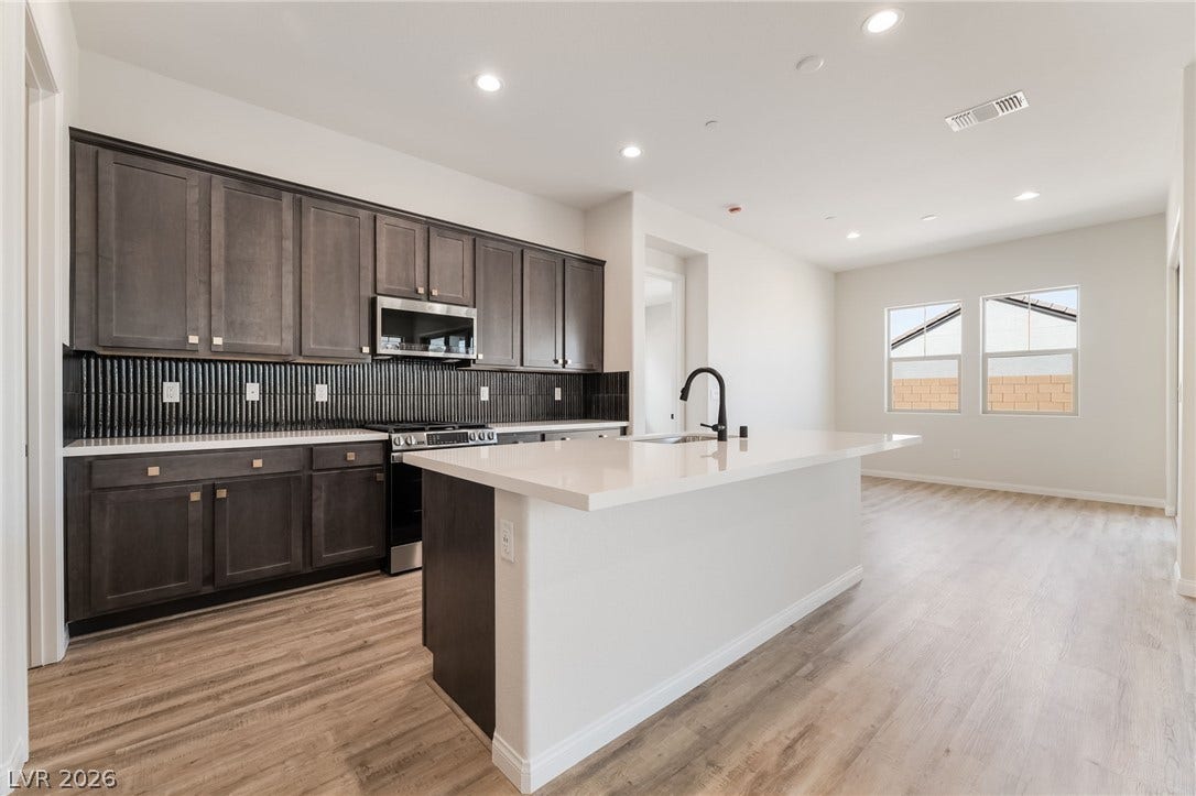 Kitchen / Dining Area