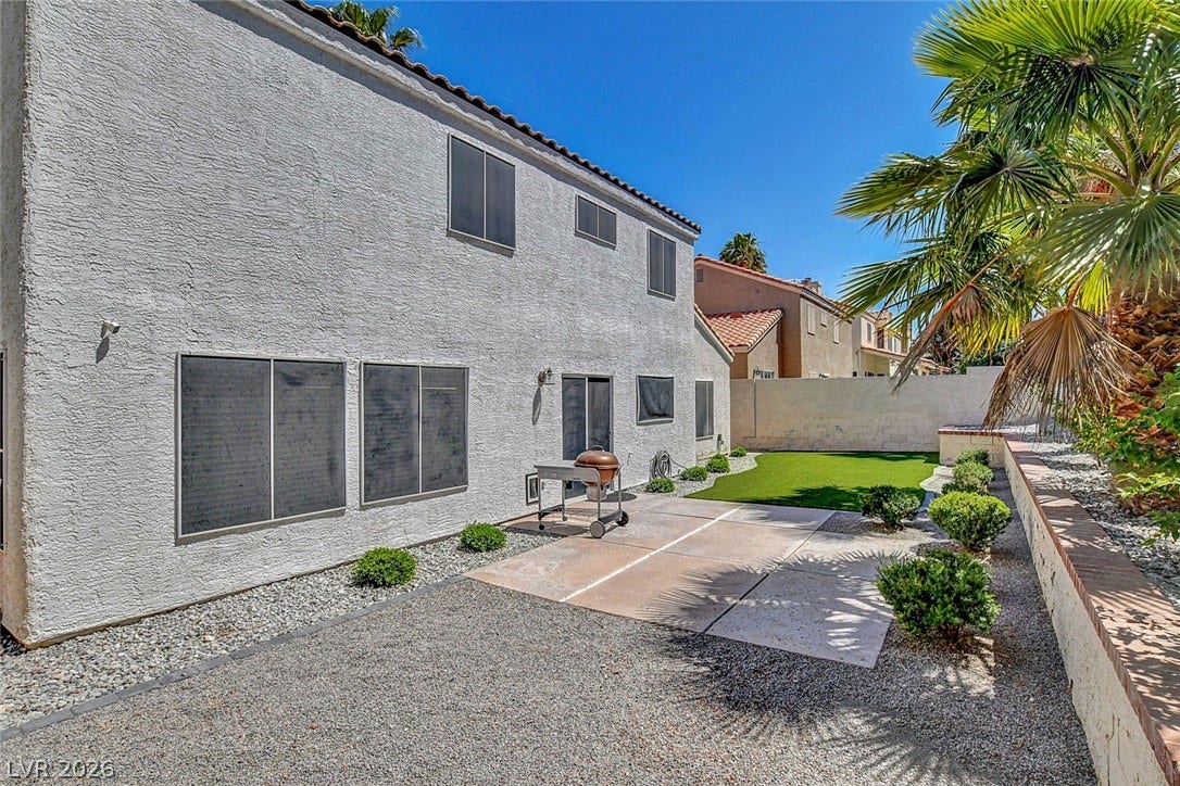 31 Antero Drive, Henderson, NV 89074 A private courtyard provides ample space for relaxation and al fresco dining.