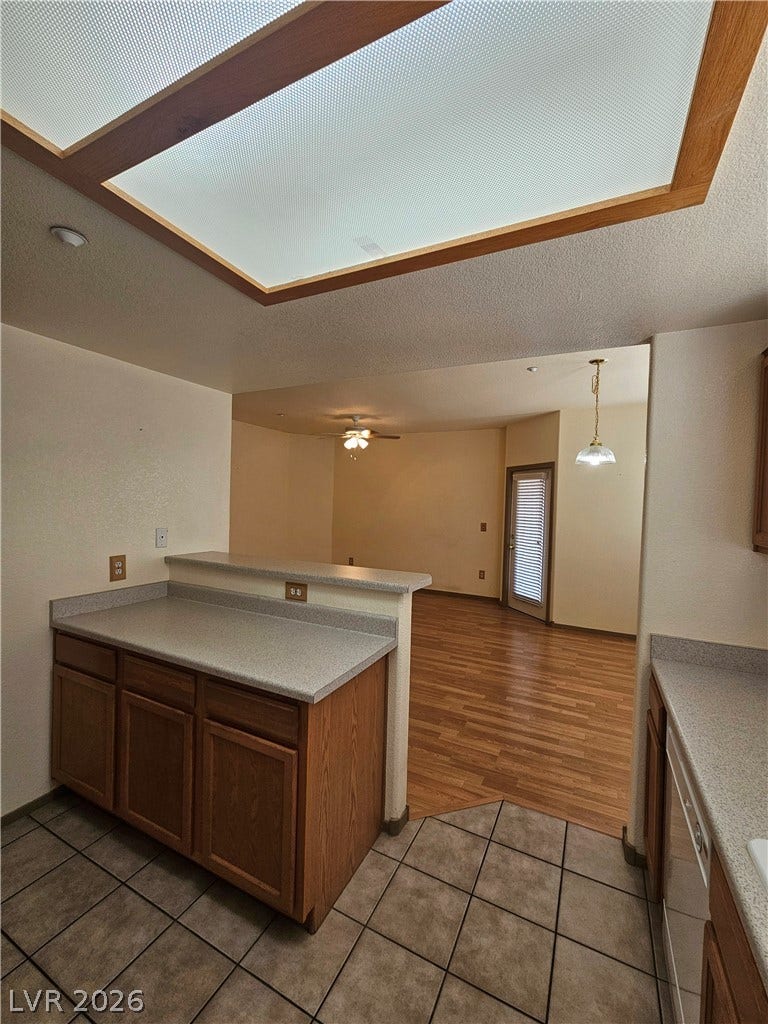 833 Aspen Peak Loop, #112, Henderson, NV 89011 The kitchen is open to the living area