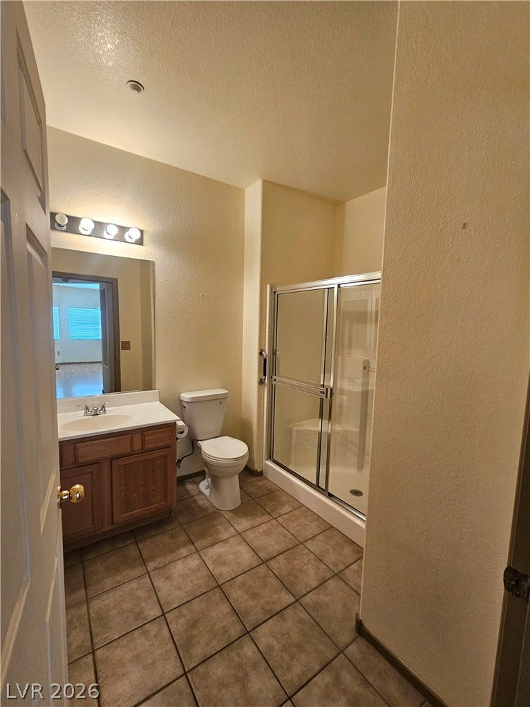 833 Aspen Peak Loop, #112, Henderson, NV 89011 The hall bathroom features a step-in shower