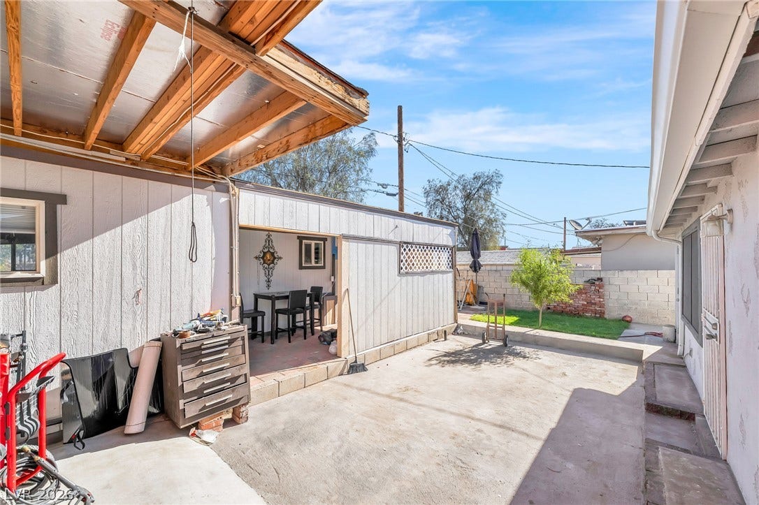 A well-maintained side yard offers ample outdoor space for relaxation or entertaining.