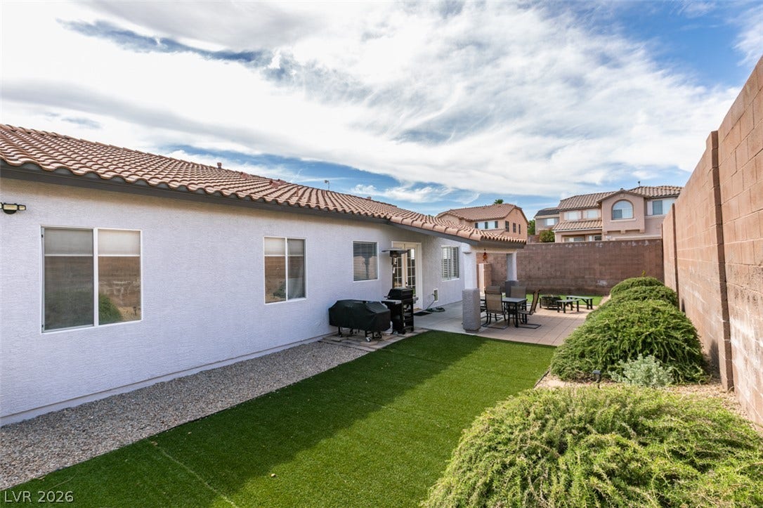 1019 Silver Retreat Court, Henderson, NV 89002 Spacious backyard, easy maintenance and ready for summer fun