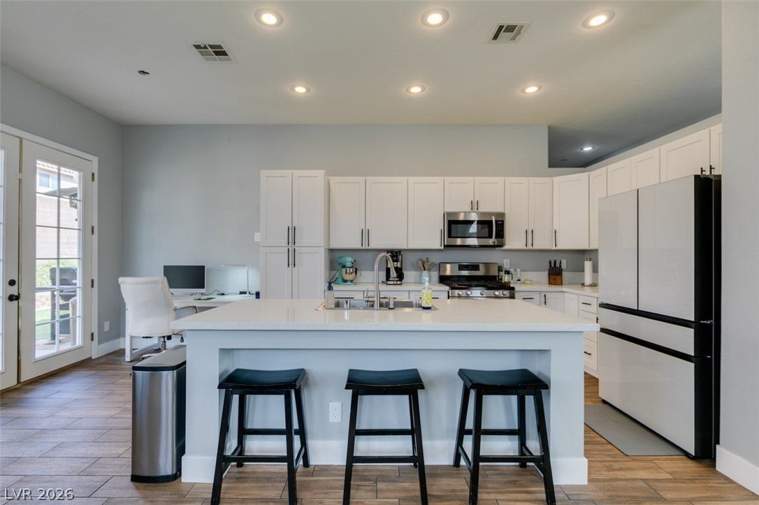 1019 Silver Retreat Court, Henderson, NV 89002 All appliances included with this beautiful kitchen