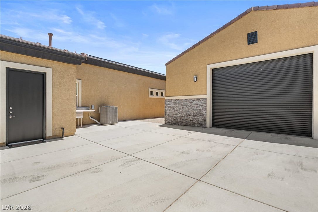 9095 Wing Shadow Circle, Las Vegas, NV 89129 RV Parking