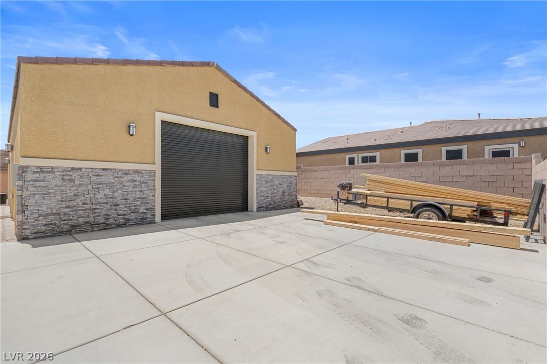 9095 Wing Shadow Circle, Las Vegas, NV 89129 Garage / Workshop