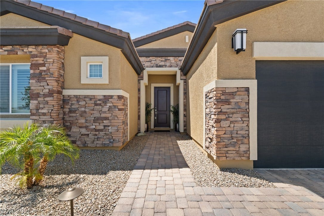 9095 Wing Shadow Circle, Las Vegas, NV 89129 Walkway