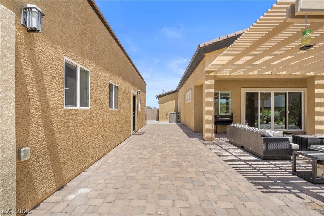 9095 Wing Shadow Circle, Las Vegas, NV 89129 9095 Wing Shadow Circle, Las Vegas, NV 89129
