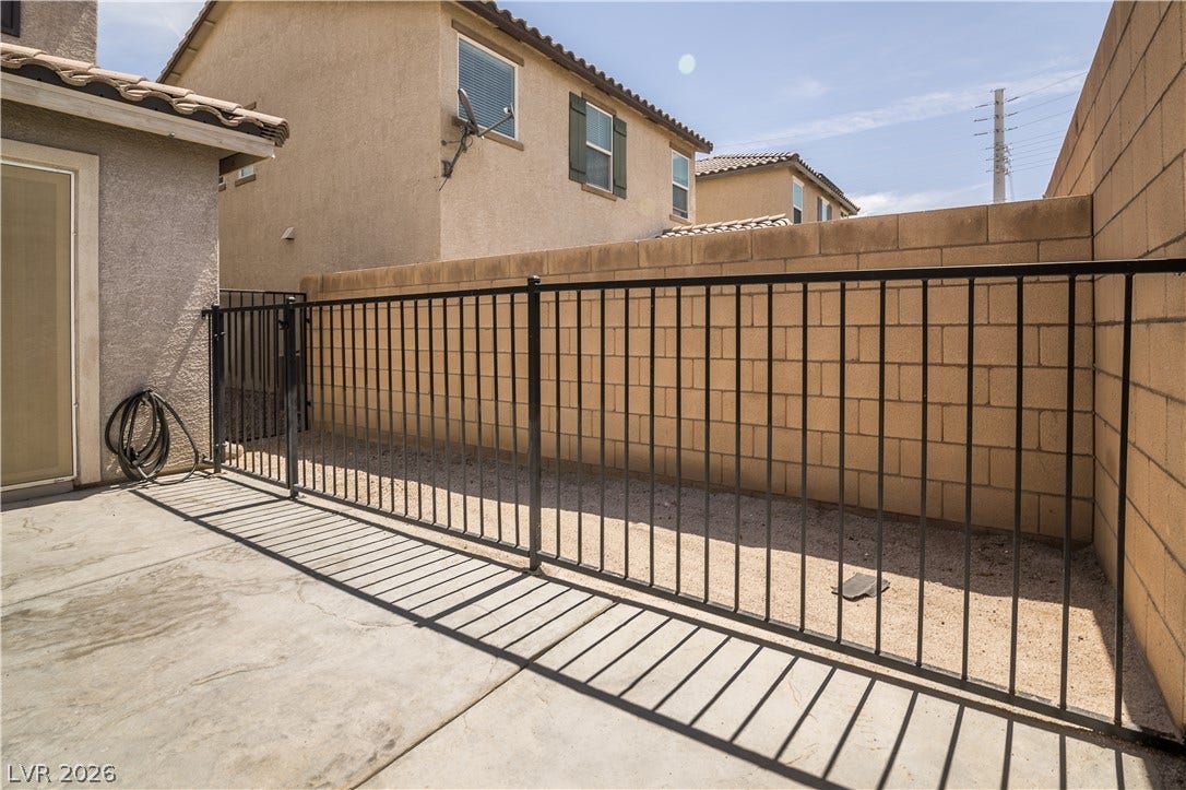 989 Harbor Avenue, Henderson, NV 89002 Outdoor dog run.