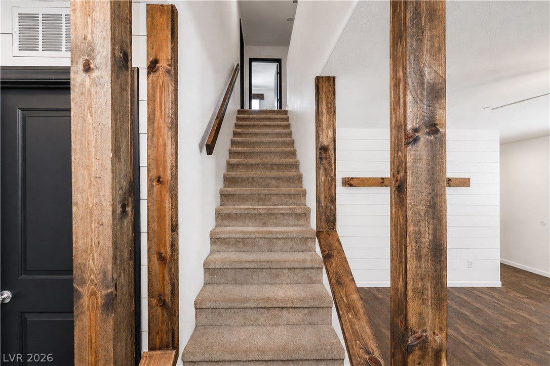 989 Harbor Avenue, Henderson, NV 89002 Rustic wooden accents frame a welcoming stairway