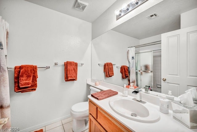 2553 Hummingbird Hill Avenue, Henderson, NV 89074 White walls and a simple vanity create a refreshing ambiance in this well-appointed bathroom.