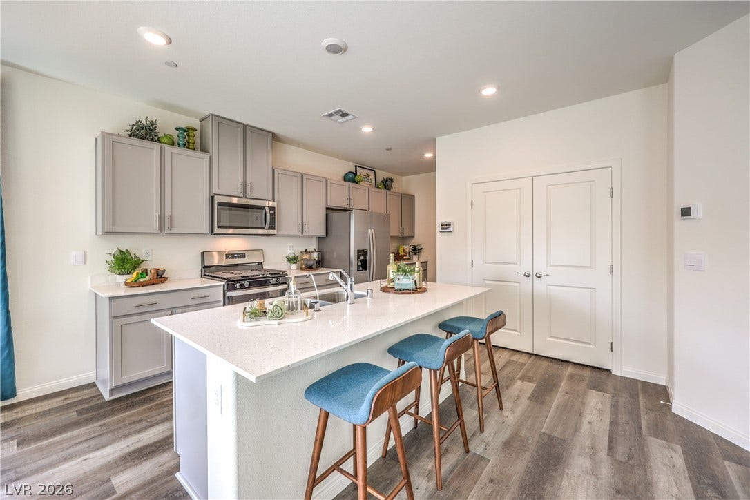 1096 Saffron Toucan Lane, Henderson, NV 89011 Photo is of the model, not of actual home
