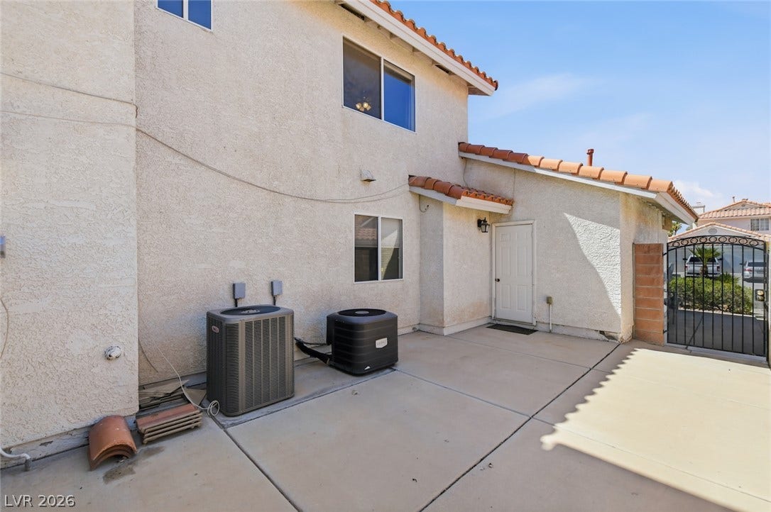 1827 Escondido Terrace, Henderson, NV 89074 A well-maintained side yard features concrete paving and gated entry.