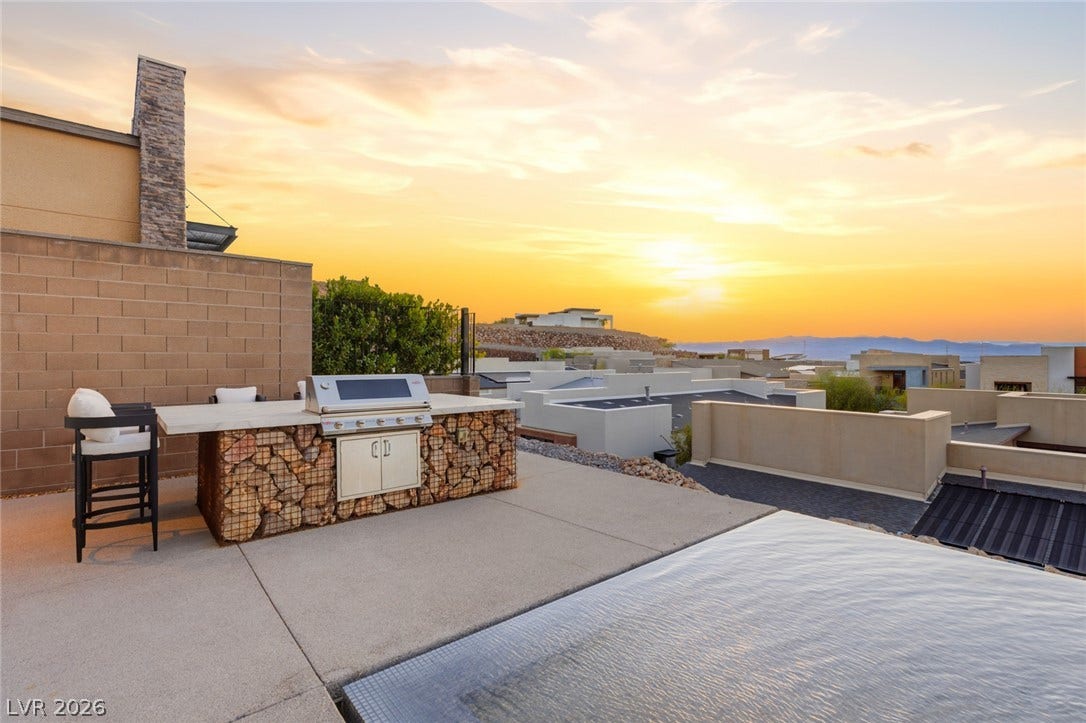2208 Overlook Canyon Lane, Henderson, NV 89052 An outdoor kitchen, complete with a built-in grill, complements the captivating horizon views and infinity-edge pool.