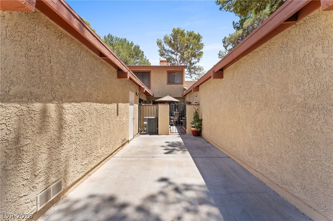 2402 Pickwick Drive, Henderson, NV 89014 2402 Pickwick Drive, Henderson, NV 89014