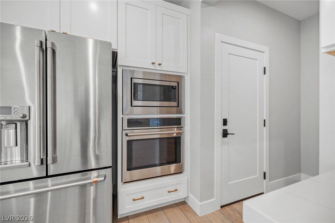 3194 Poplar Crest Court, Henderson, NV 89044 A well-appointed kitchen showcasing contemporary built-in stainless steel appliances.