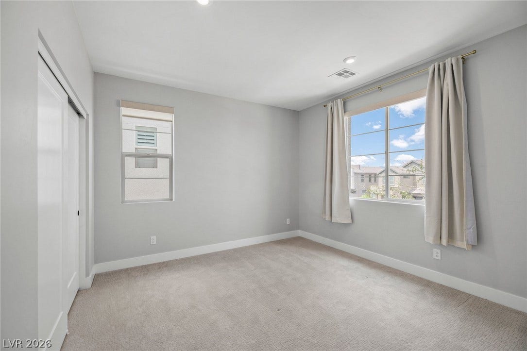 3194 Poplar Crest Court, Henderson, NV 89044 Well-lit room with plush carpeting and natural light filtering through dual windows.