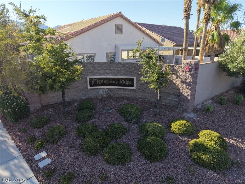 A welcoming stone entryway with mature landscaping frames the Kingsway Ridge community.