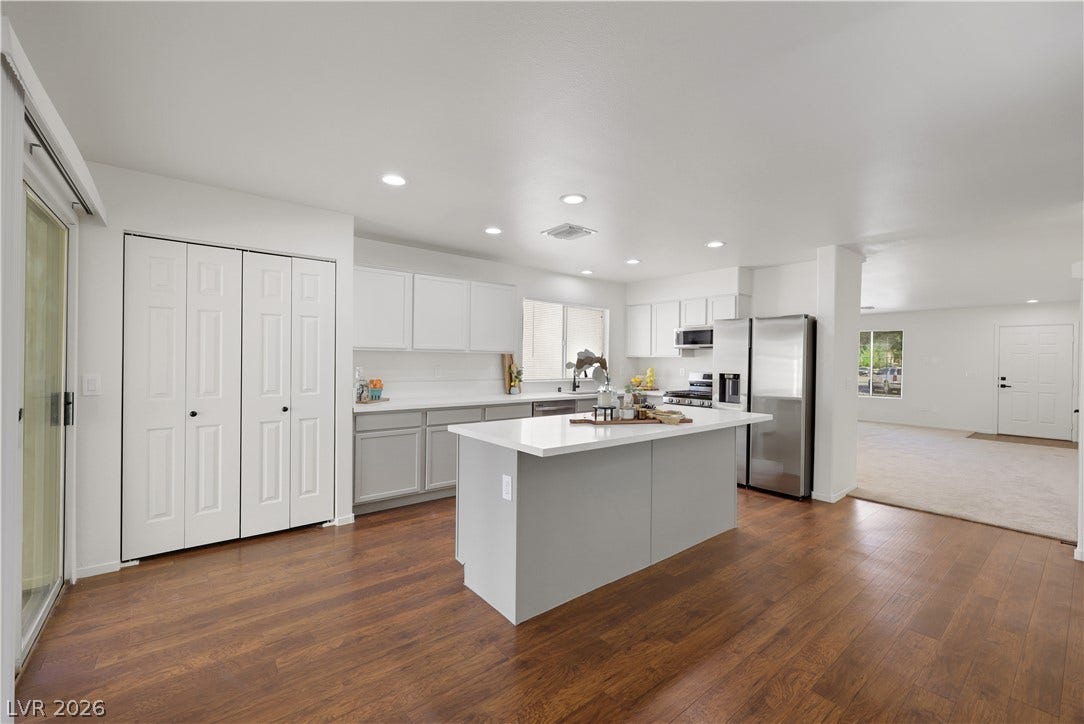648 Moonlight Mesa Drive, Henderson, NV 89011 Culinary delights await in this bright kitchen with a spacious island, gleaming appliances, and ample cabinetry.