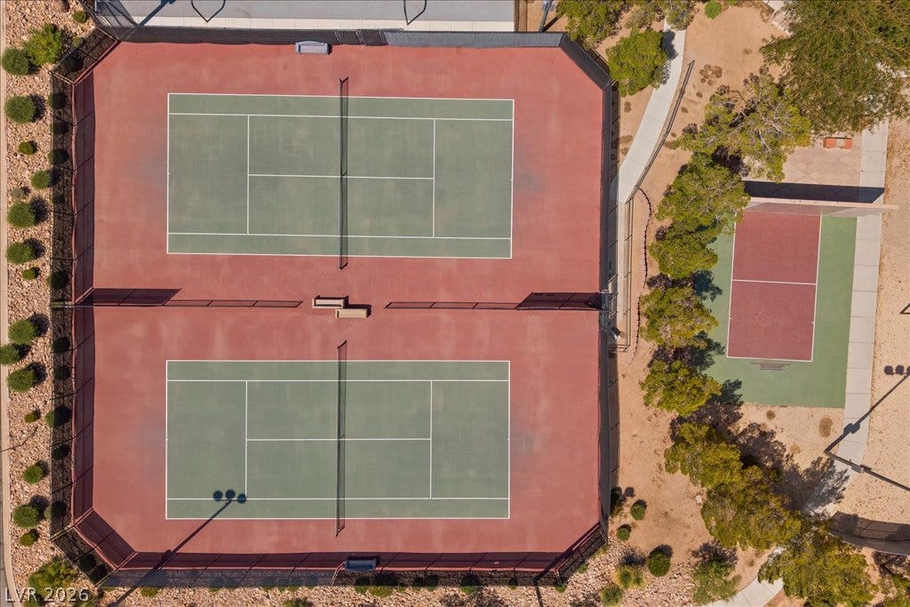 2000 Silverton Drive, Henderson, NV 89074 Two meticulously maintained tennis courts and a pickleball court offer ample opportunity for athletic pursuits.