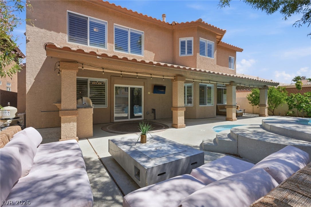 9615 Sedona Hills Court, Las Vegas, NV 89147 An inviting backyard oasis offers a covered patio, an outdoor kitchen, and a sparkling pool with an integrated spa.