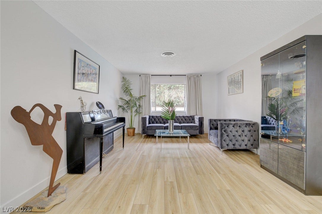 4273 Hazelcrest Drive, Las Vegas, NV 89121 4273 Hazelcrest Drive, Las Vegas, NV 89121