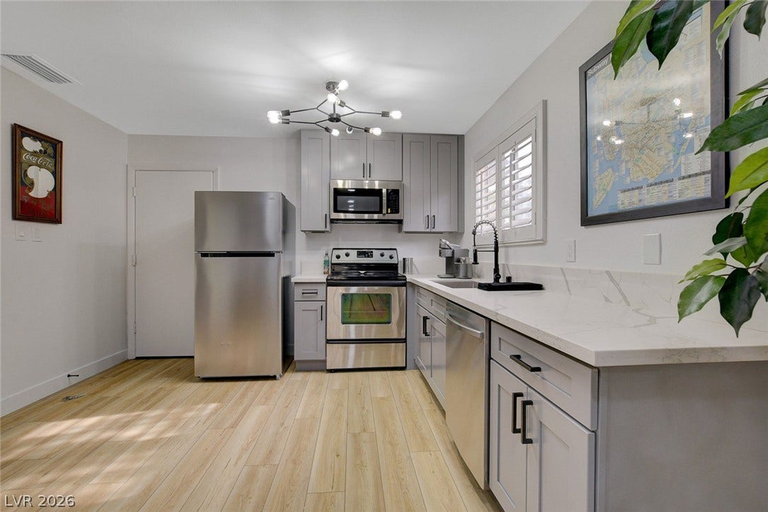 4273 Hazelcrest Drive, Las Vegas, NV 89121 4273 Hazelcrest Drive, Las Vegas, NV 89121