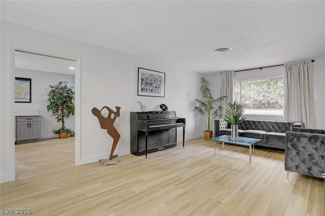 4273 Hazelcrest Drive, Las Vegas, NV 89121 4273 Hazelcrest Drive, Las Vegas, NV 89121