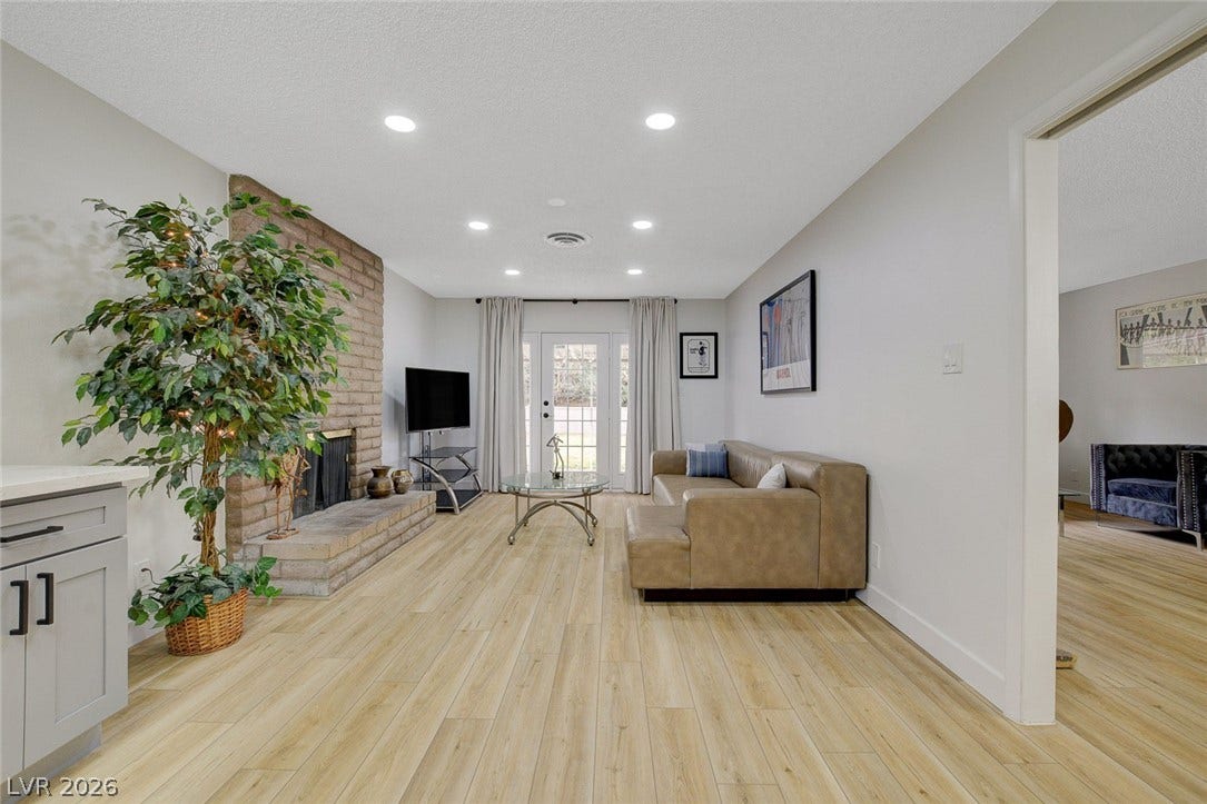 4273 Hazelcrest Drive, Las Vegas, NV 89121 4273 Hazelcrest Drive, Las Vegas, NV 89121