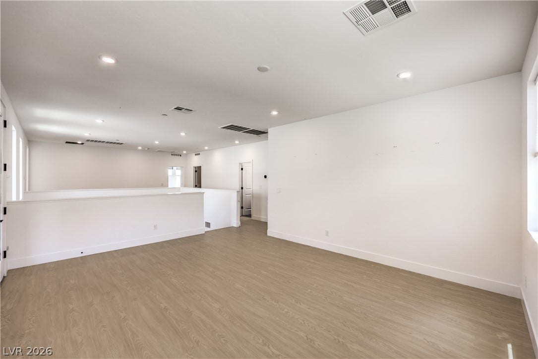 1984 Canyon Highlands Drive, Henderson, NV 89052 A versatile open loft area provides adaptable living space with resilient flooring.