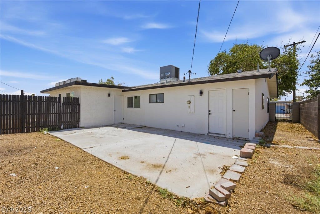 3912 Casa Grande Avenue, Las Vegas, NV 89102 An expansive concrete patio highlights this low-maintenance backyard space.