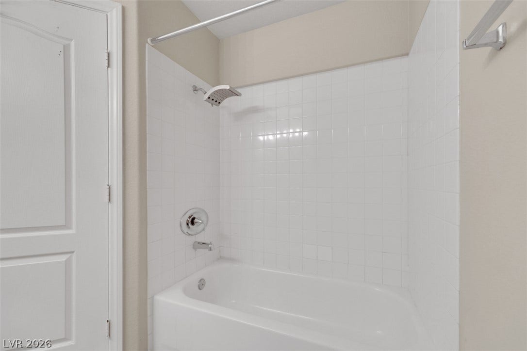 657 Anne Lane, #657, Henderson, NV 89015 Crisp white tiling surrounds a classic soaking tub setup.