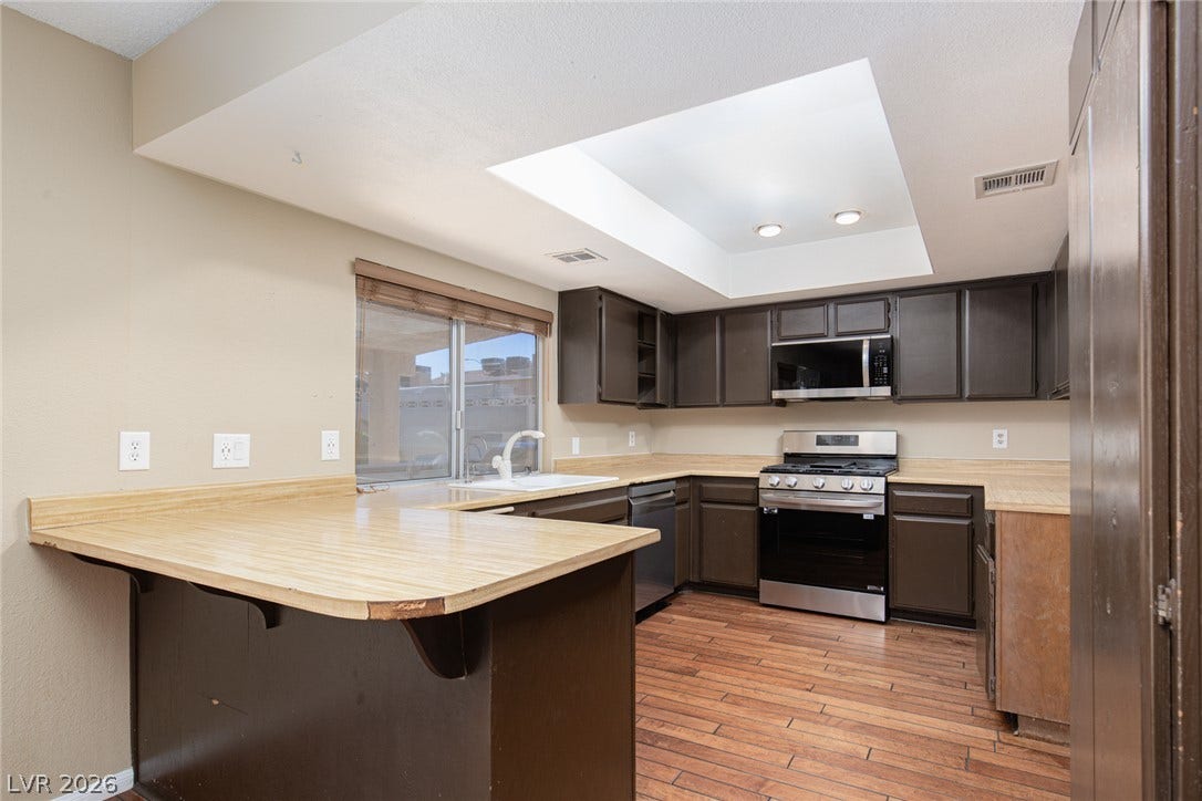 737 Brick Drive, Henderson, NV 89002 An overhead skylight pours natural light into this functional kitchen with breakfast bar seating.